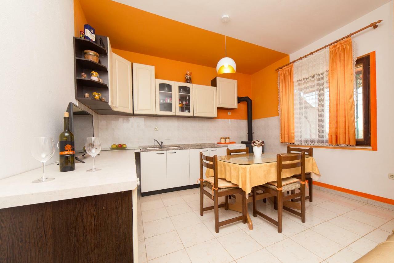 Guest House Pelja Plano Exterior photo