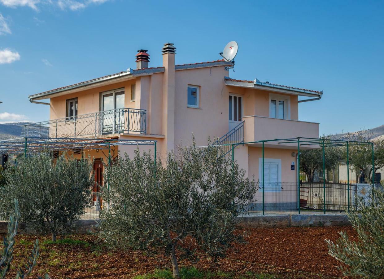 Guest House Pelja Plano Exterior photo