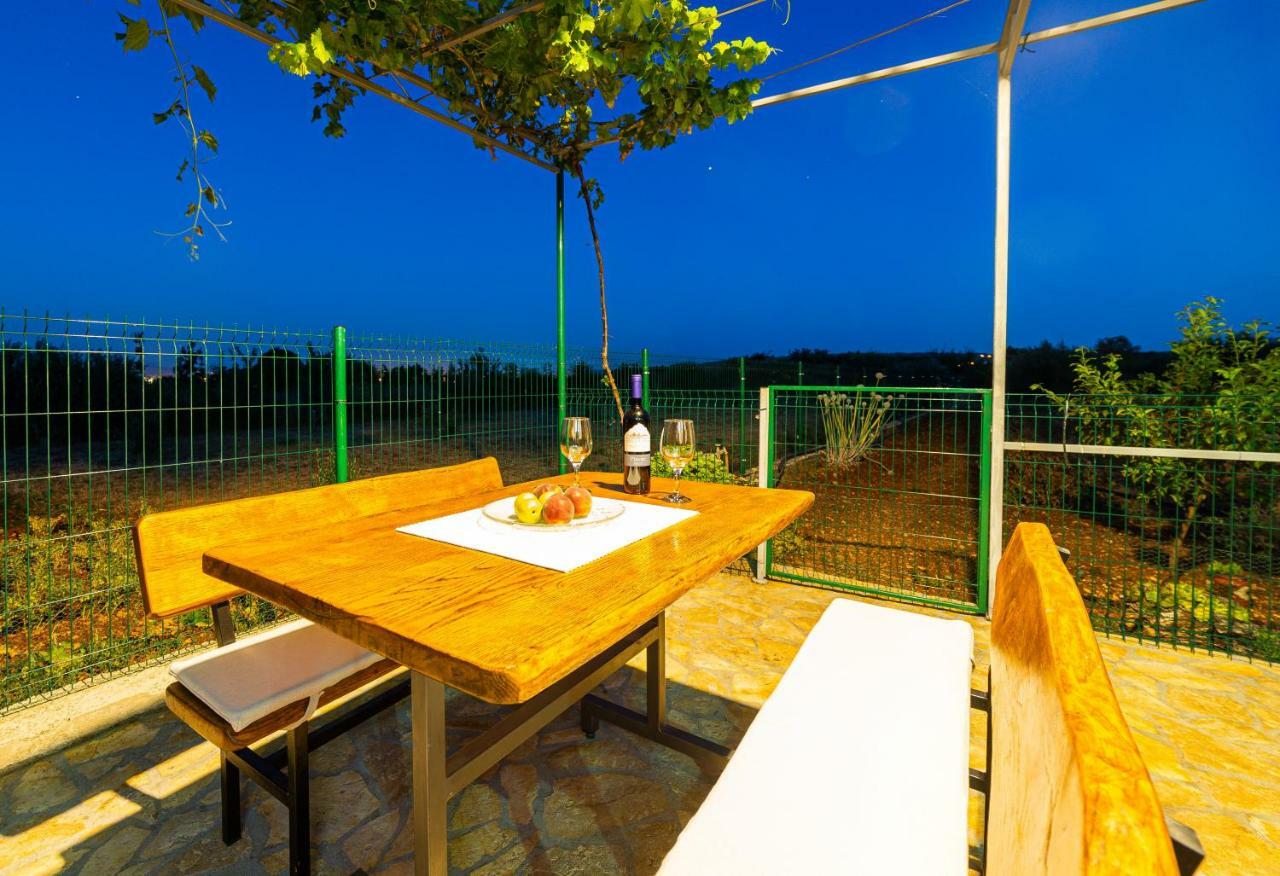 Guest House Pelja Plano Exterior photo